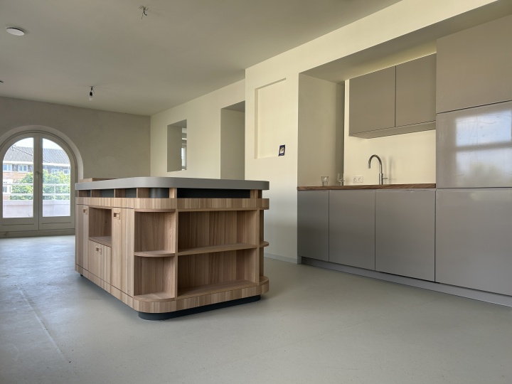 Maatwerk kookeiland  met hi-macs werkblad